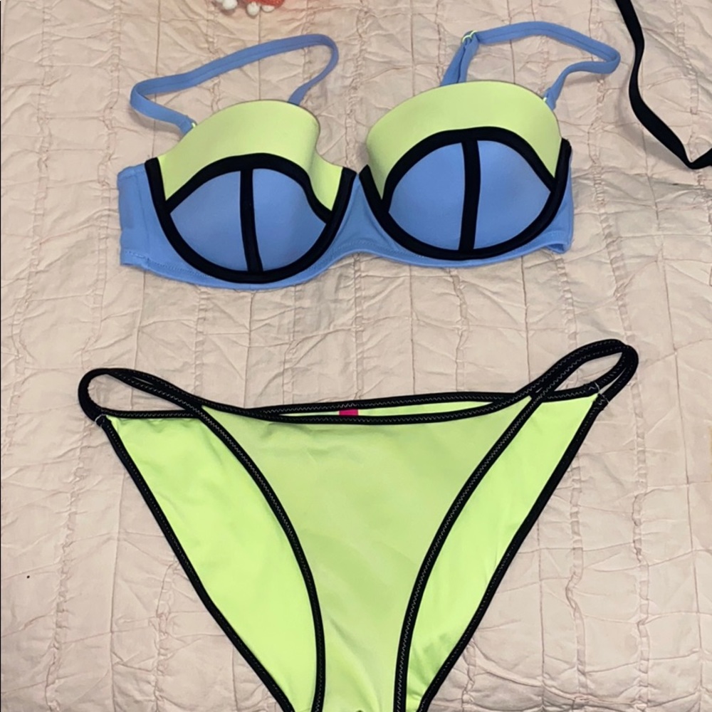 Victoria’s Secret bikini